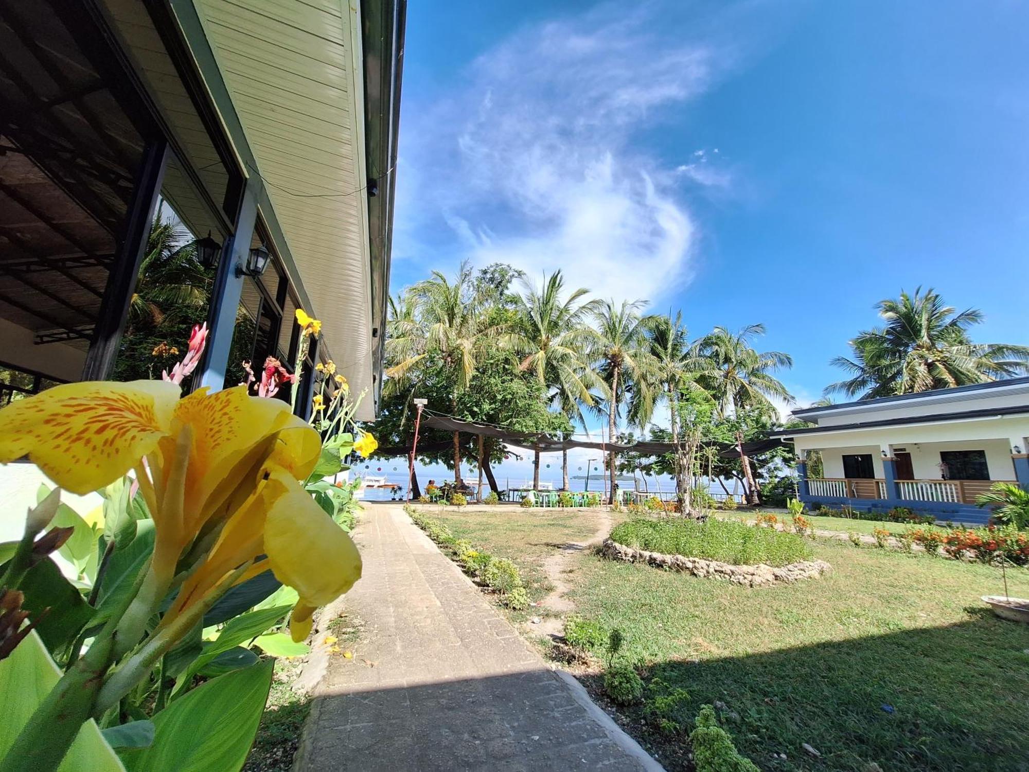 Island Front - Bangcogon Resort And Restaurant Oslob Dış mekan fotoğraf